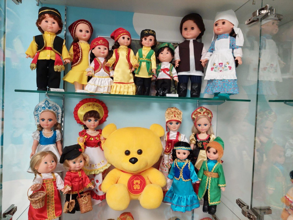 Коллектив фабрики игрушек «Весна» поздравляет вас с Днём народного единства!