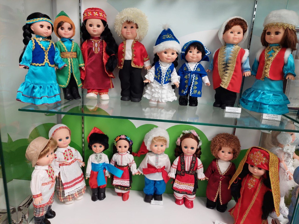 Коллектив фабрики игрушек «Весна» поздравляет вас с Днём народного единства!